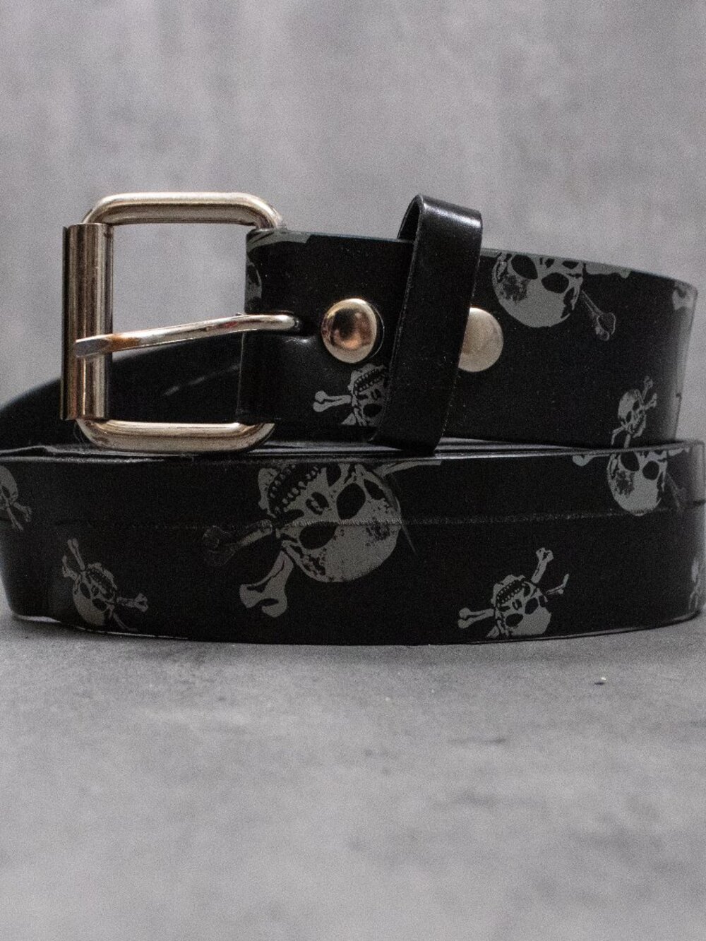 Vintage VTG Y2K 2000's 00's Hot topic Skull Allo Over Black Faux Leather Belt